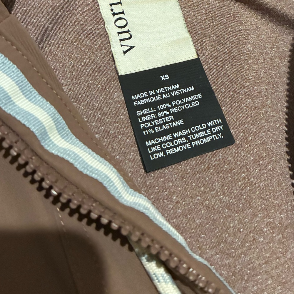 NWOT Vuori Elijo Rain Jacket - Picture 4 of 5